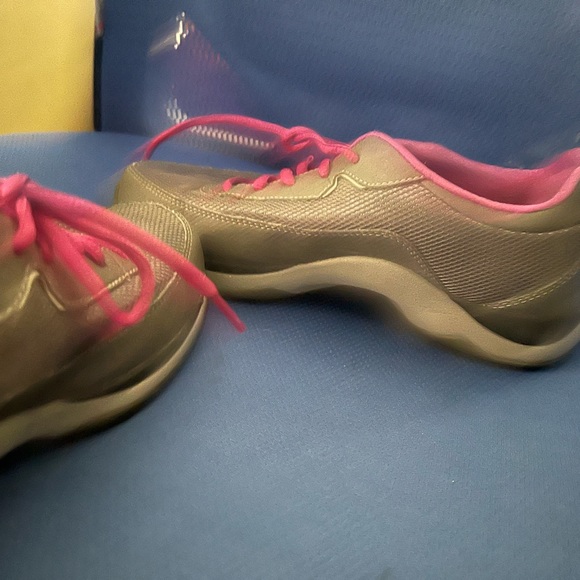 Dansko sneakers size 38 which is 7.5-8 in ladies.  No rips, holes or tears. - Picture 3 of 5